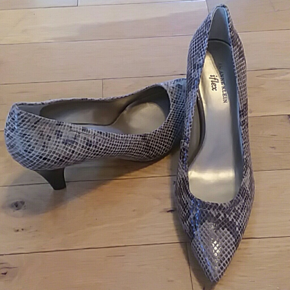 COPY - Anne klein iflex python print pumps size 9M